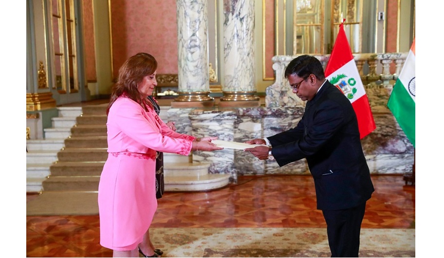 Ambassador Vishvas Sapkal had the honour to present his letter of credentials to Peruvian President Dina Boluarte