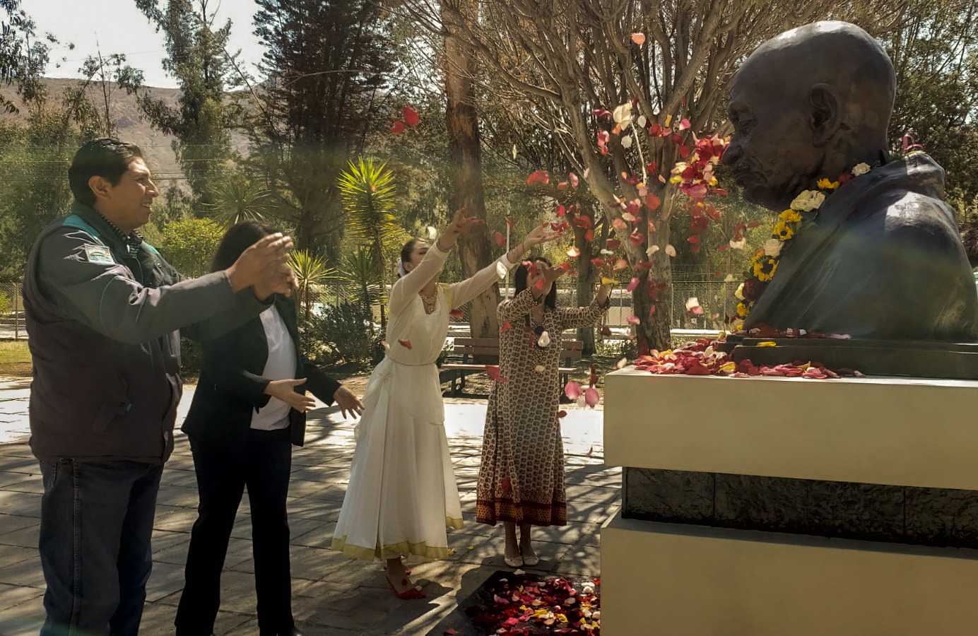 On the occasion of 154th Birth Anniversary of Mahatma Gandhi,  rich homage was paid at Parque Valle del Sol in La Paz, Bolivia. Gandhiji's life and message remains a source of strength and inspiration for many world over. 